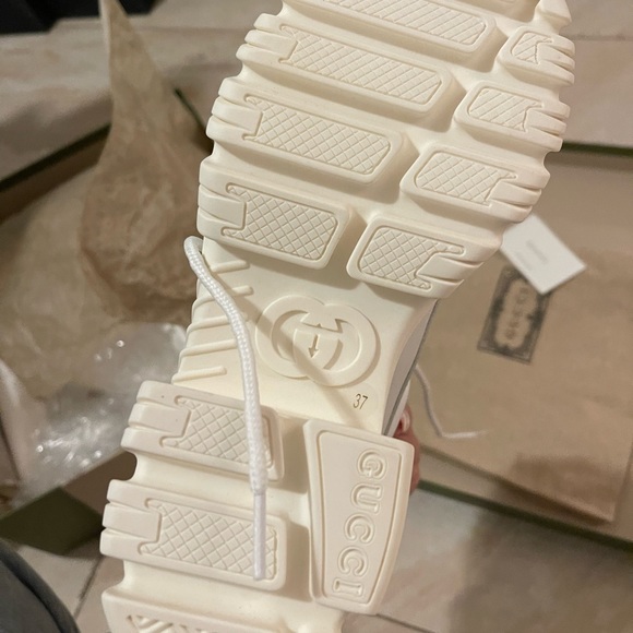 BRAND NEW puffer white gucci boots - Picture 3 of 7